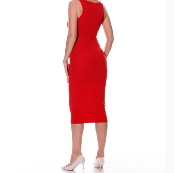 Galita Tight red dress with a golden detail in the center - Picture 2 of 9